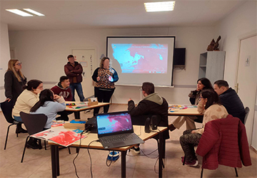 Taller de artes plásticas en la Asociación Acéptalos